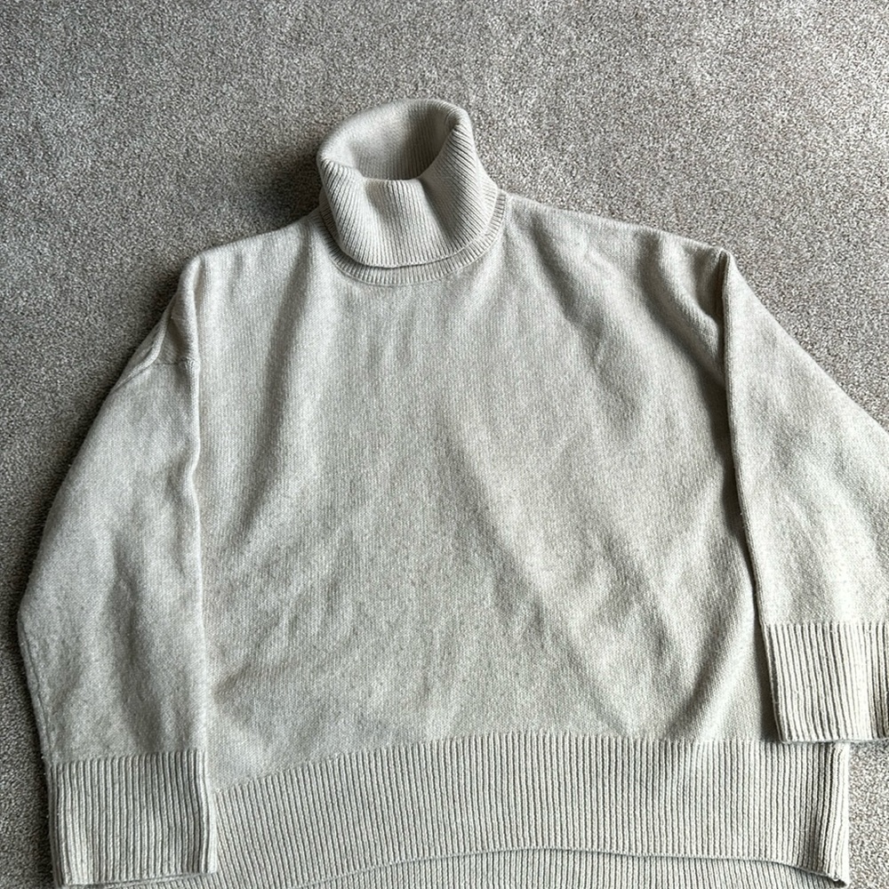 Women’s cream turtleneck sweater. Oversized fit. medium